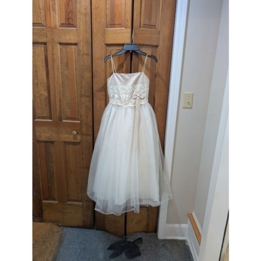 David's Bridal Style H1173 Flower Girl Dress Ivory/Champagne Tulle Sz 8 (Girl)